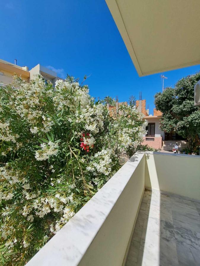 העיירה רתימנו Seaview Flora'S Luxury Apartment-300Meters From The Beach מראה חיצוני תמונה